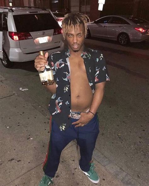 juice wrld without shirt.